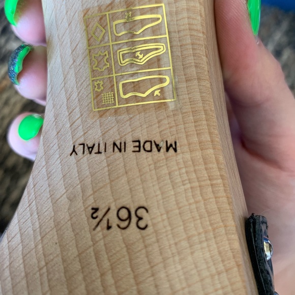 Louis Vuitton heels - Picture 4 of 4